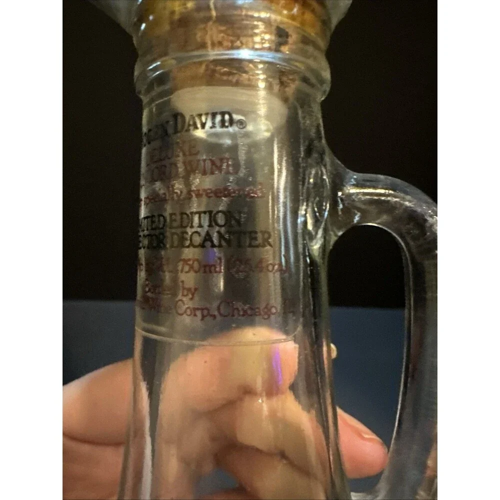 Vintage Mogen David Deluxe Concord Wine Limited Edition Collector Decanter